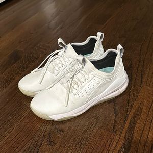 Clove Nursing Shoes Brilliant White - size 7.5